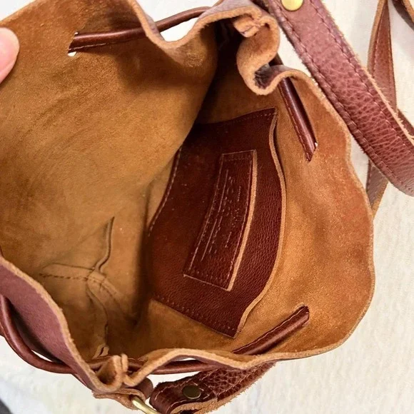 Portland Leather Brown Drawstring Bucket Crossbody Bag Adjustable Strap - Picture 6 of 8